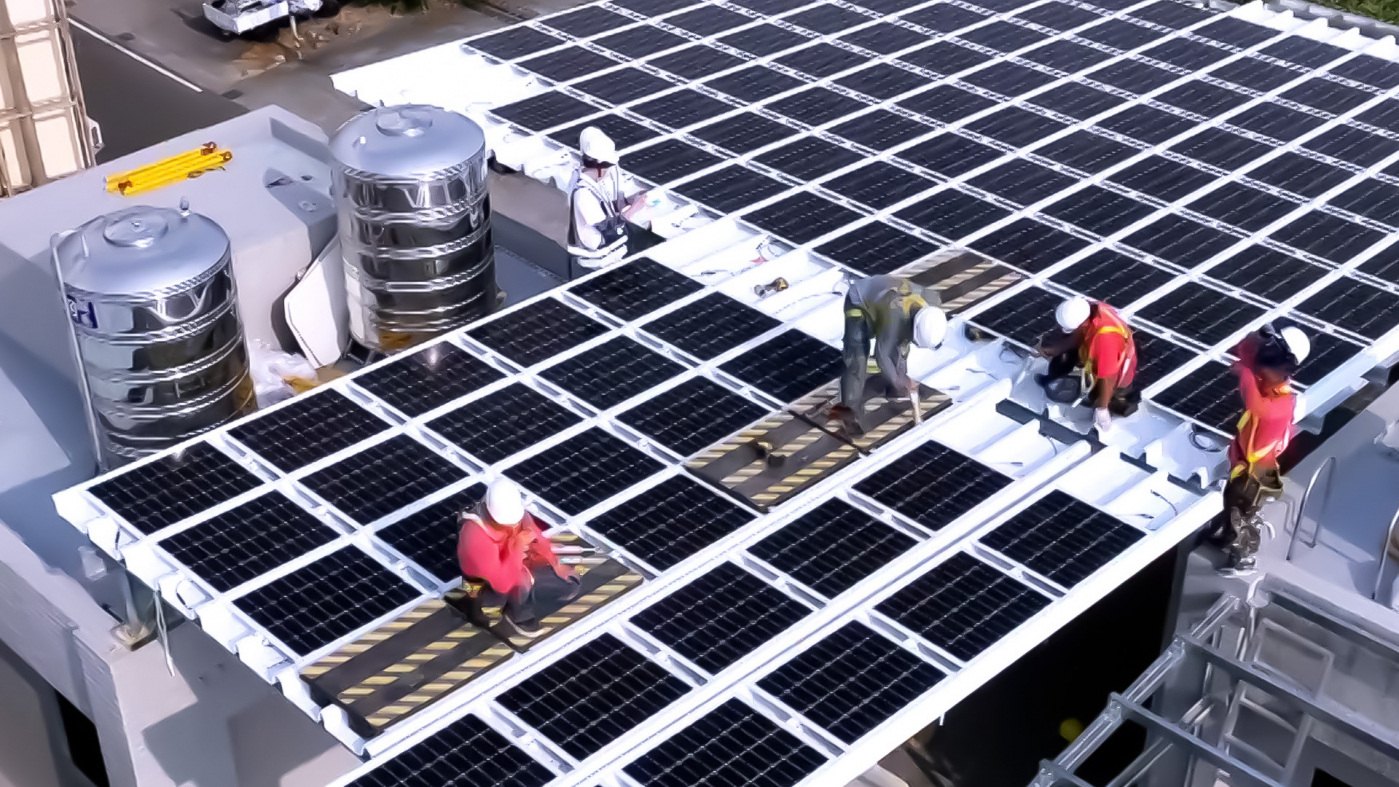 友達打造光電建築一體化整合建材，開發SunSteel光電整合型浪板，實現快速安裝、避免二次施工，讓屋頂光電躍升未來建物新標配。